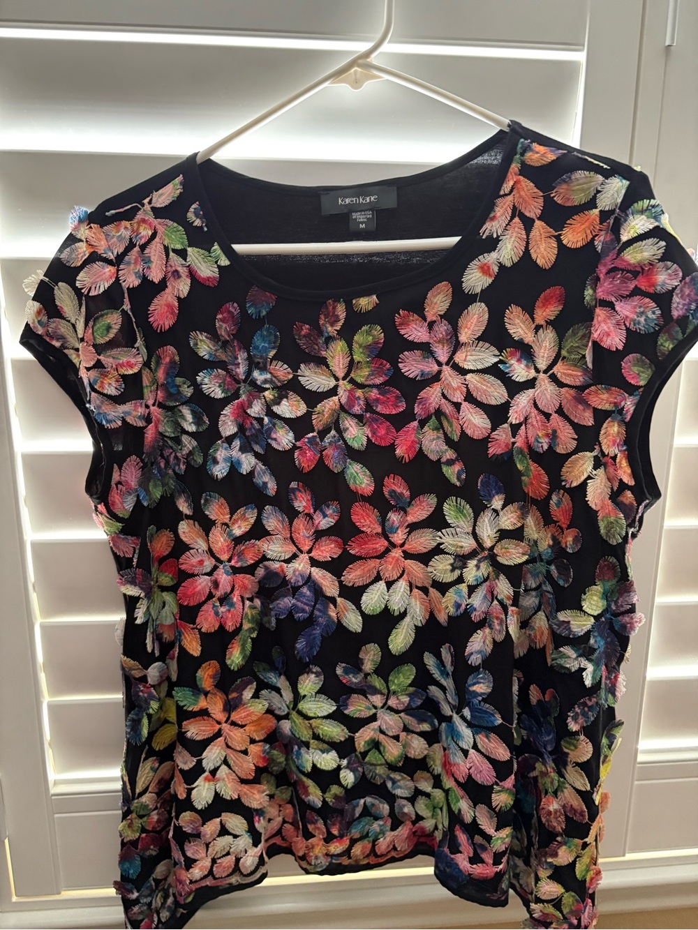 Karen Kane Rainbow Leaf Embroidered Hi-Lo Top Black Medium NWOT/Like New